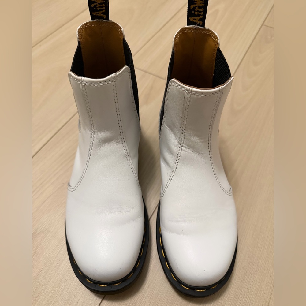Dr Martens Women's 2976 leather white Smooth Chelsea slip on Boot